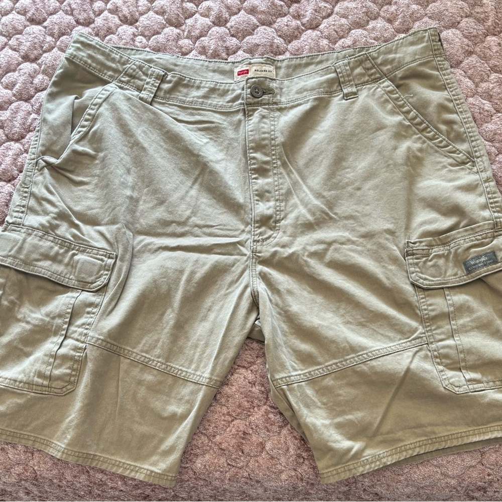 Wrangler Men's Beige Cargo Shorts
